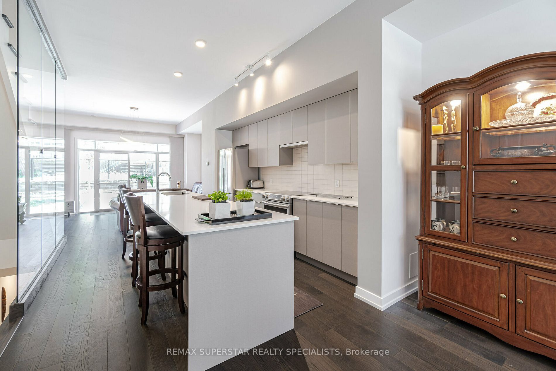 3074 Sixth Line, #236