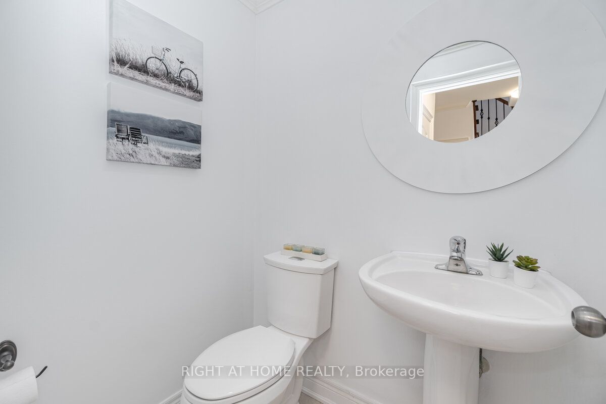 24B Jellicoe Ave
