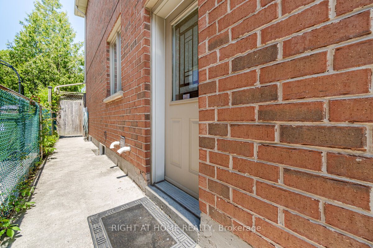24B Jellicoe Ave
