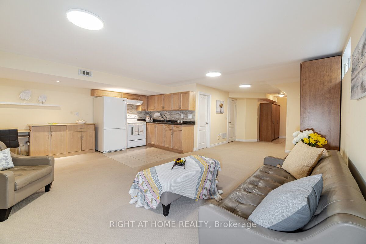 24B Jellicoe Ave