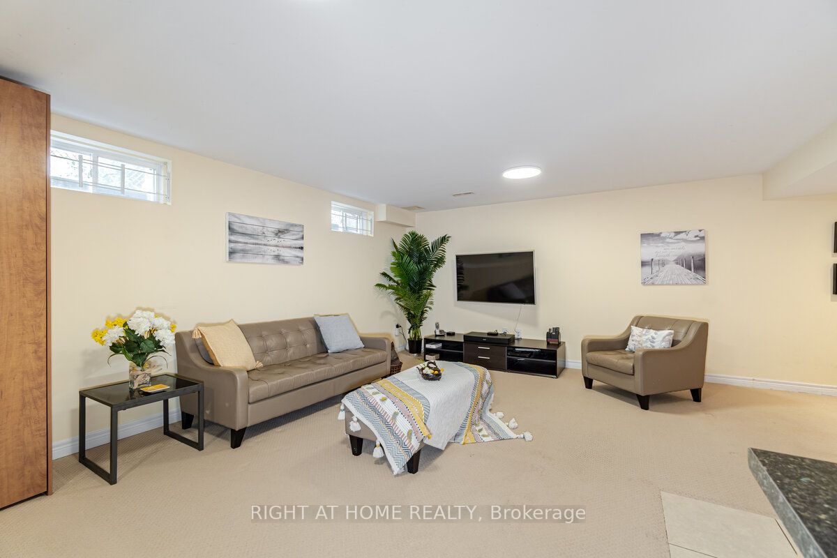 24B Jellicoe Ave
