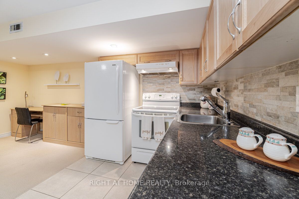 24B Jellicoe Ave