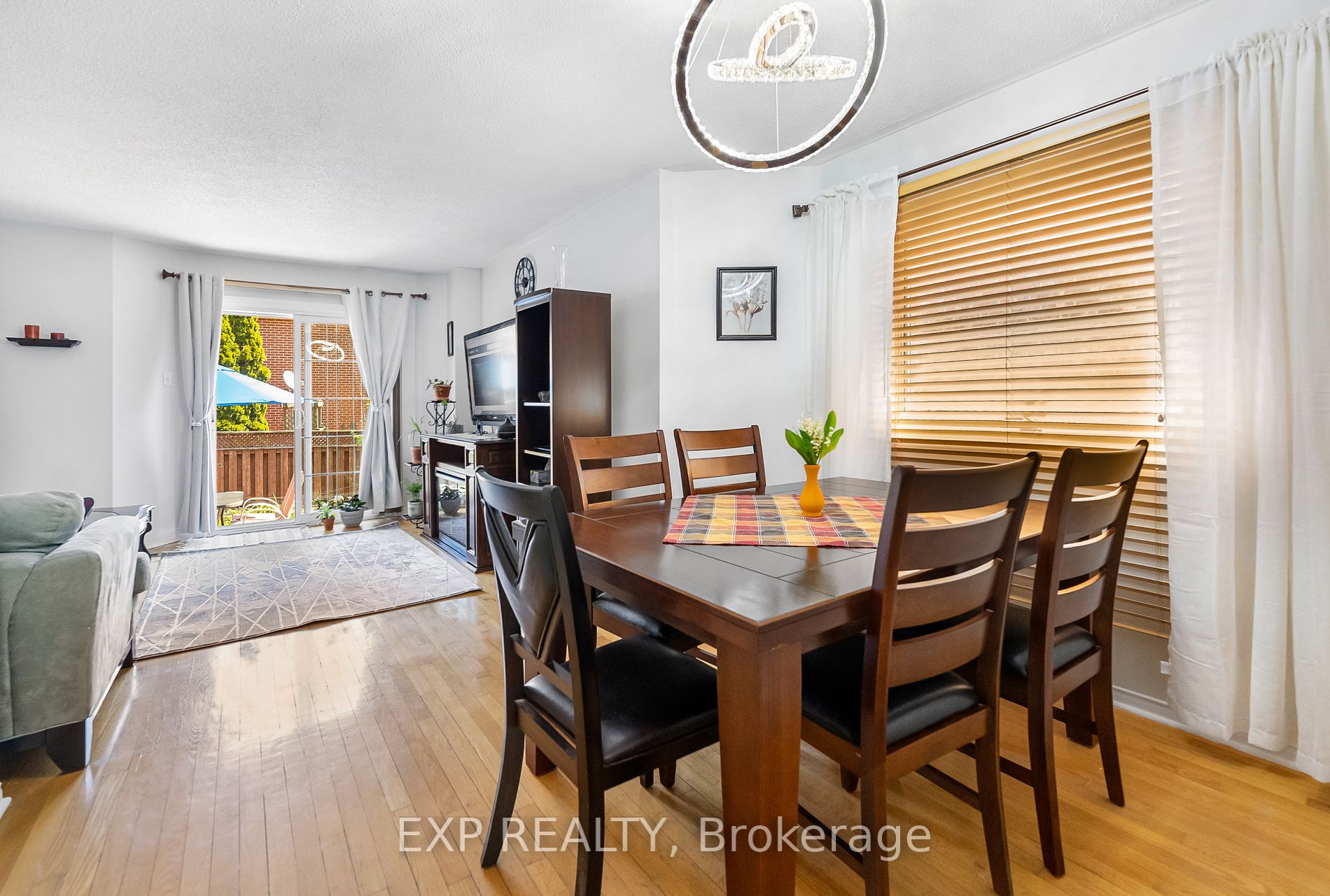 5620 Cortina Cres