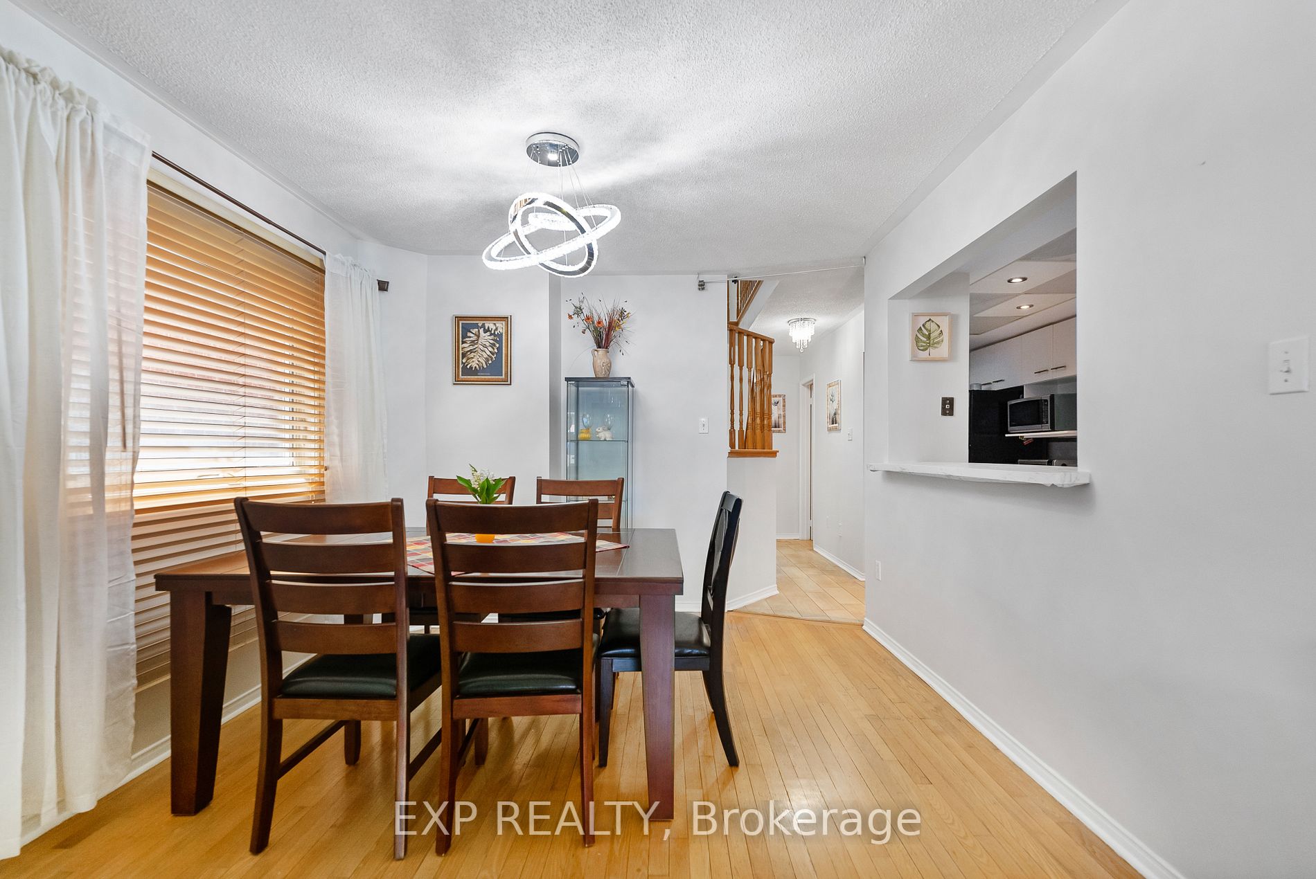 5620 Cortina Cres