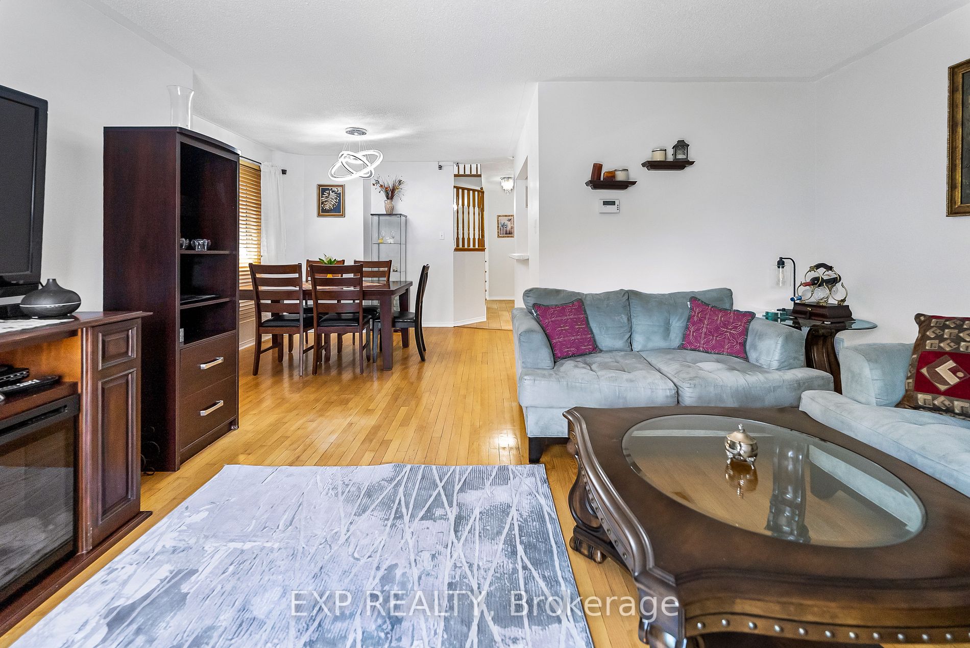 5620 Cortina Cres
