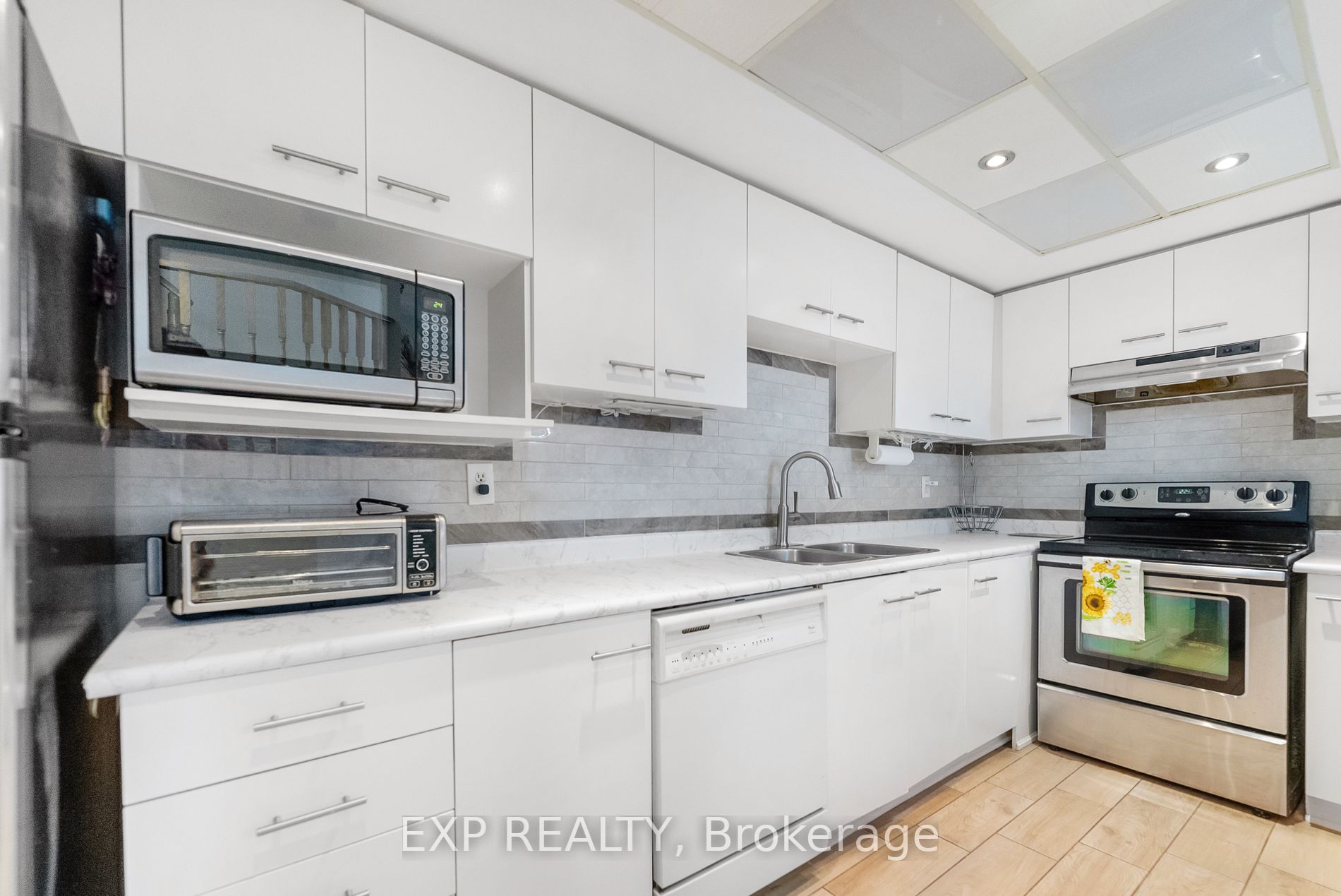 5620 Cortina Cres