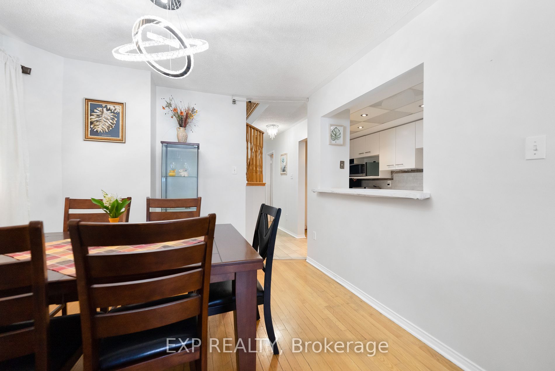 5620 Cortina Cres
