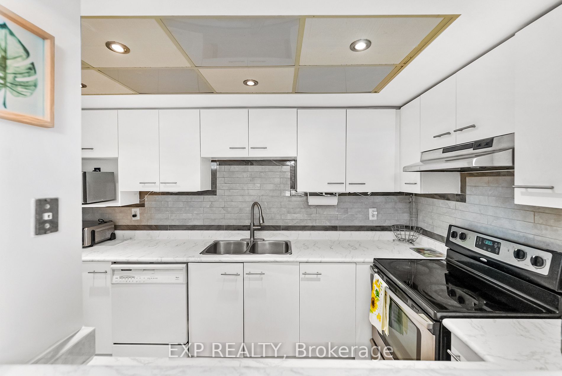 5620 Cortina Cres
