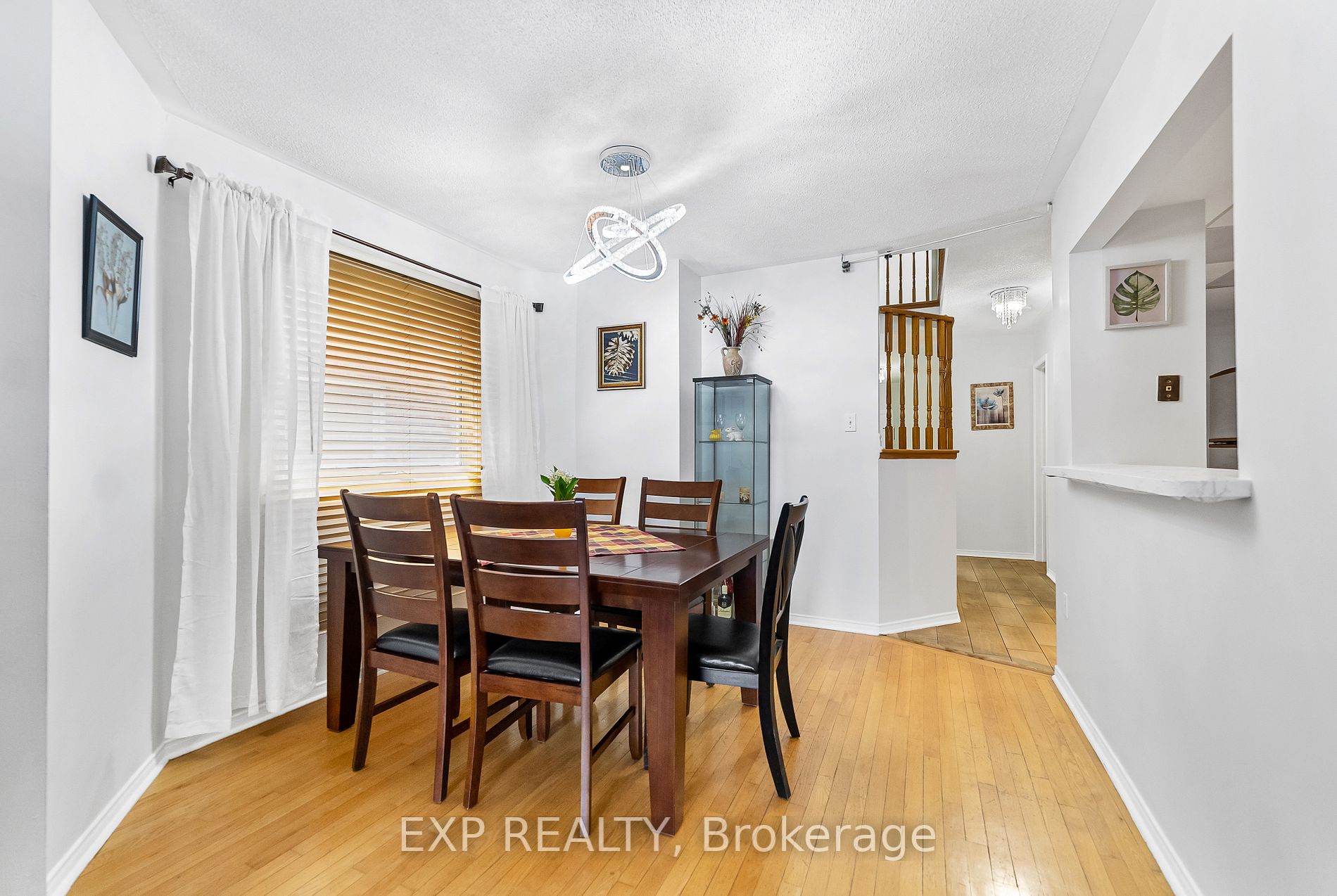 5620 Cortina Cres