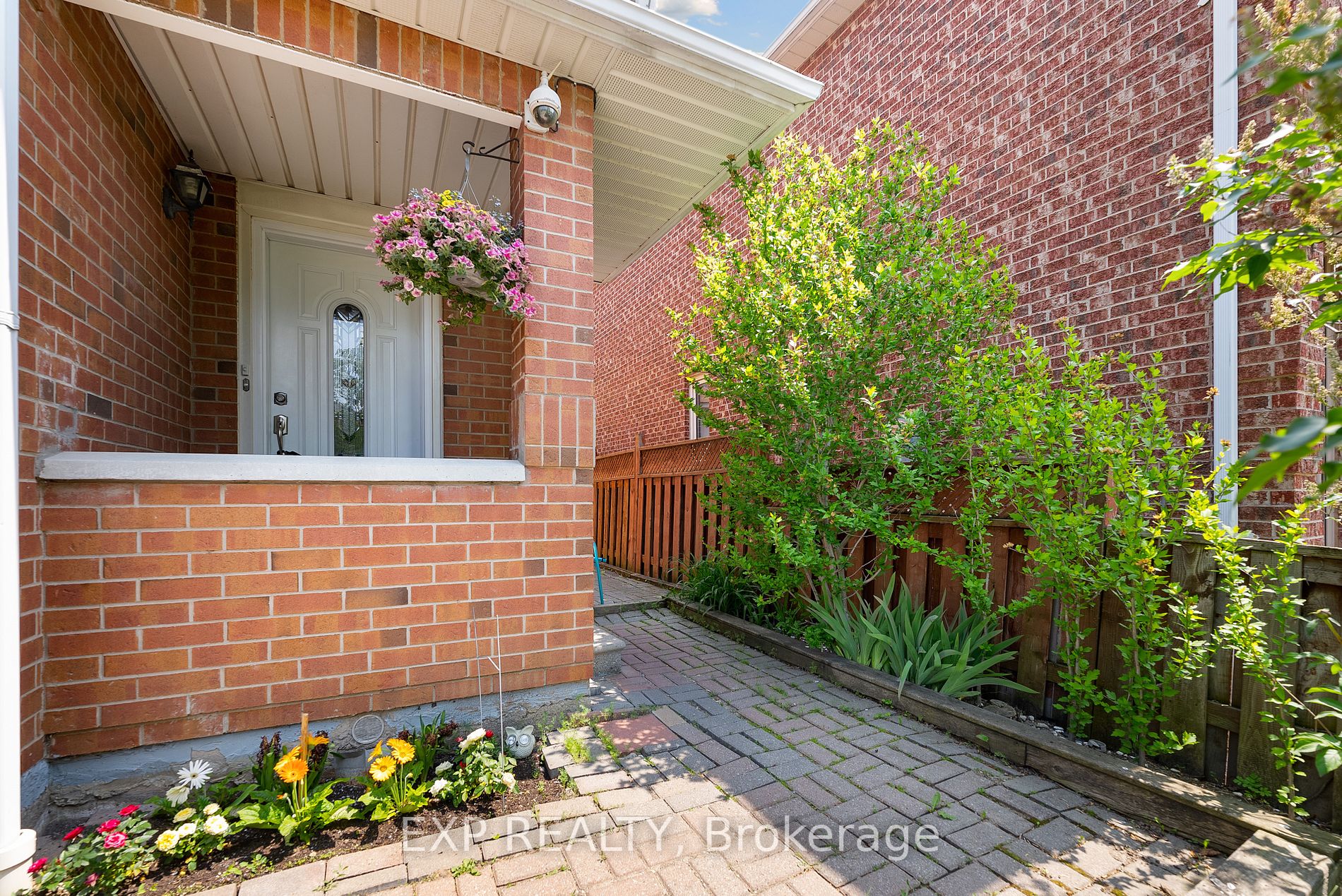5620 Cortina Cres