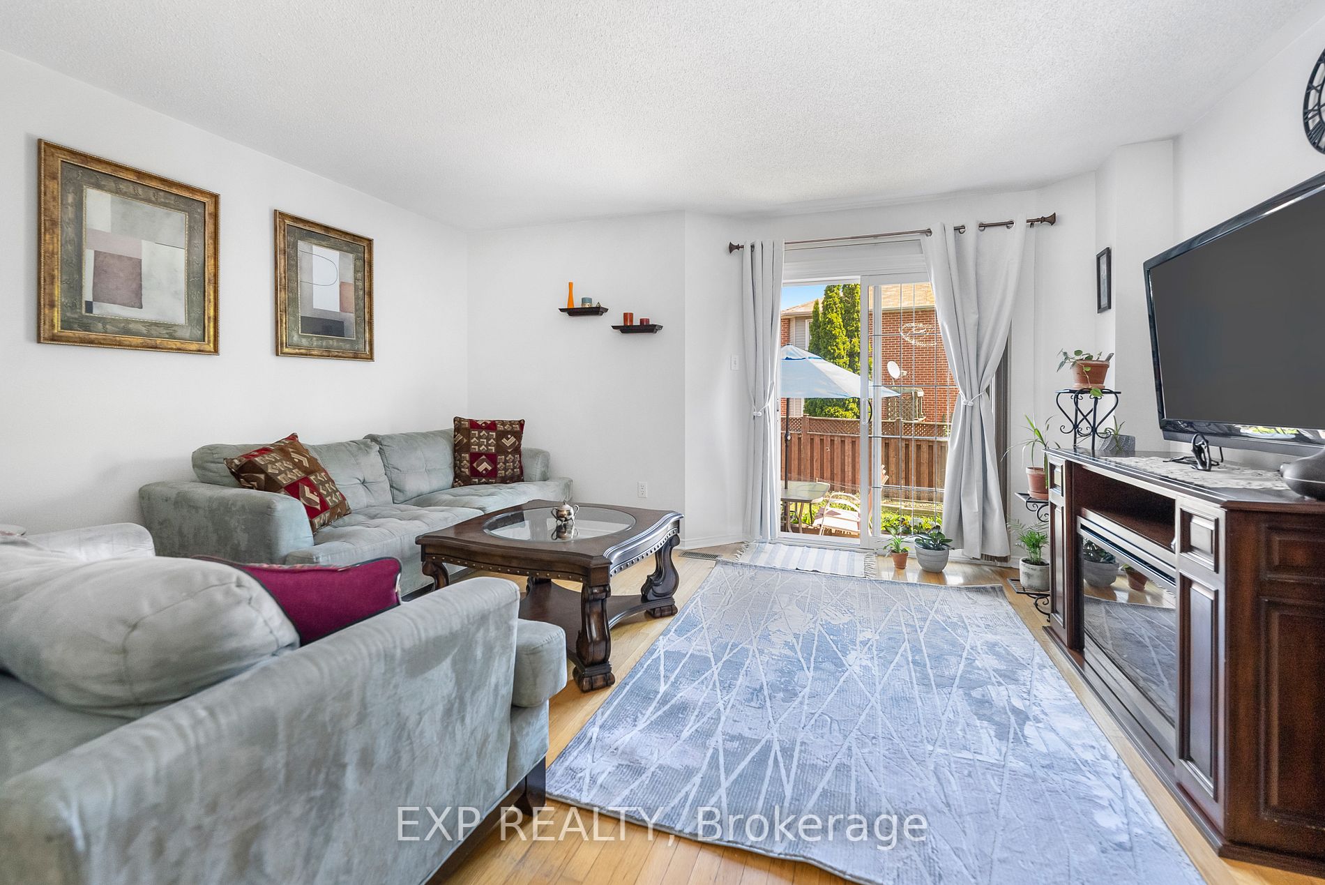 5620 Cortina Cres