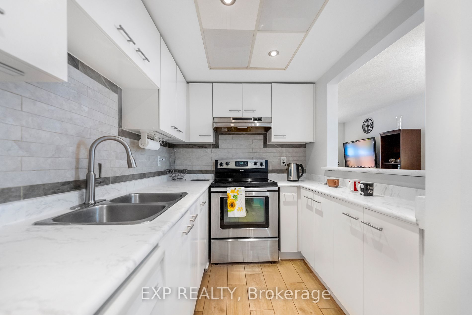 5620 Cortina Cres
