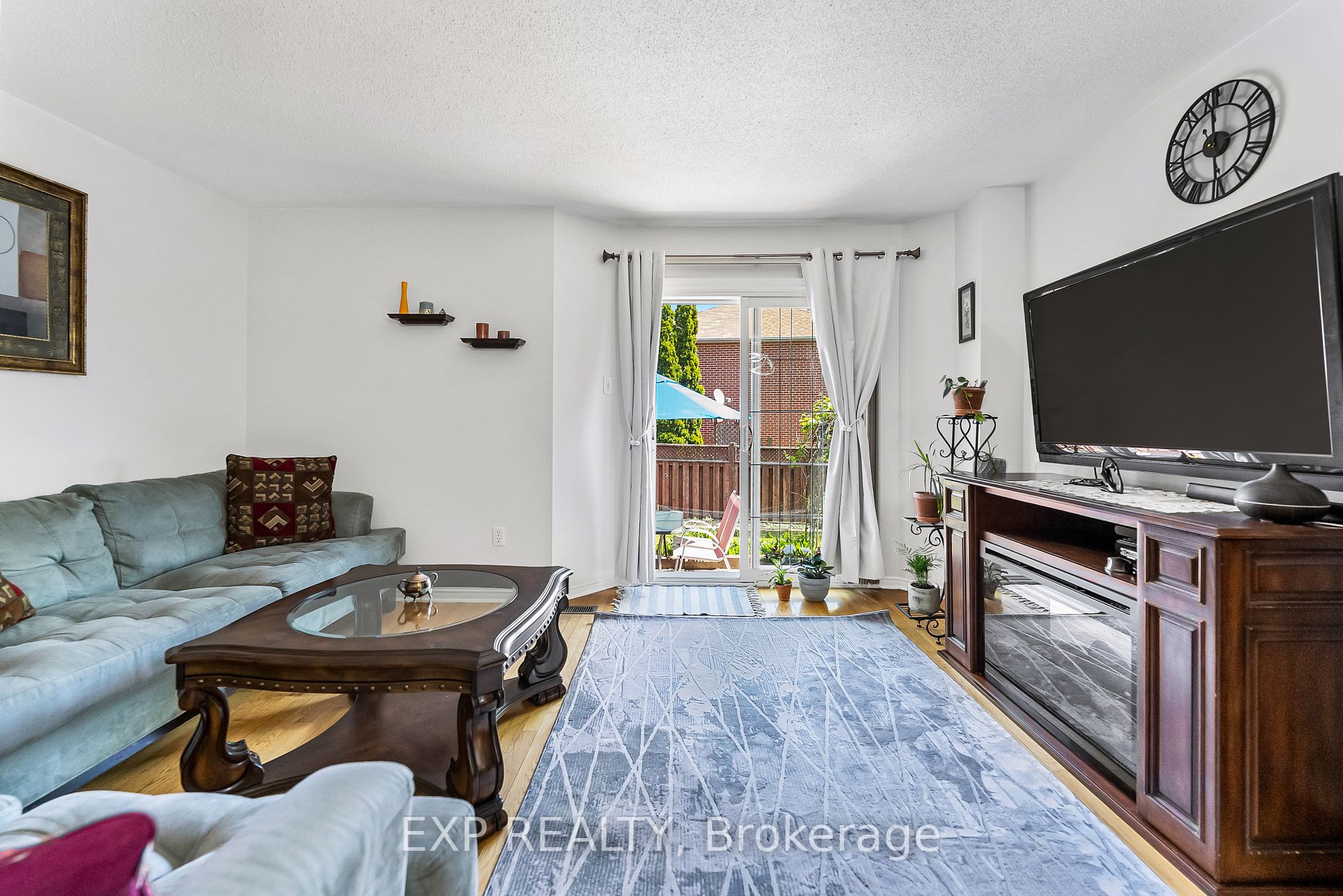 5620 Cortina Cres