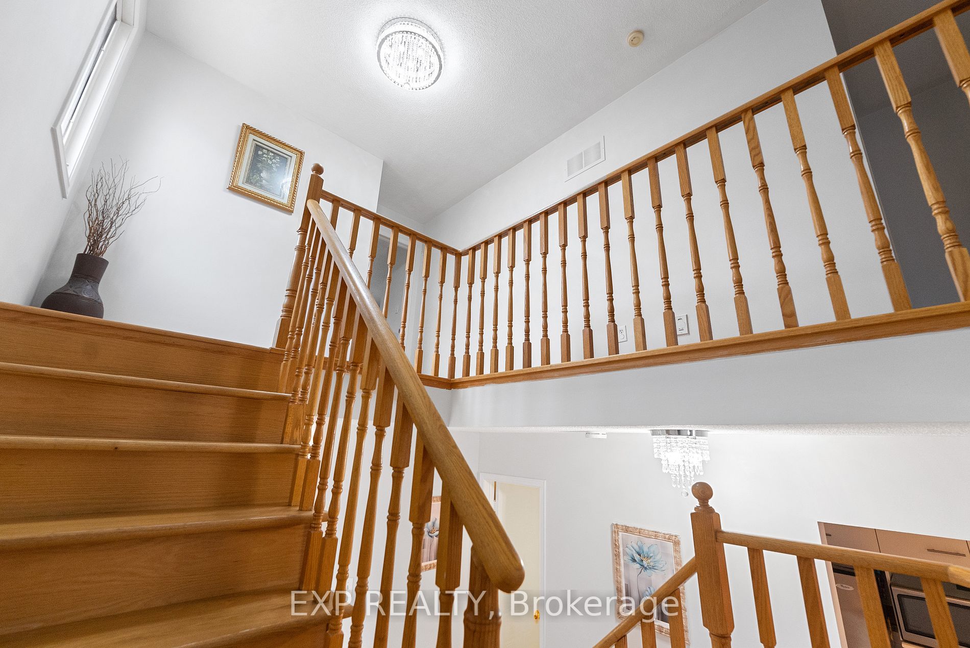5620 Cortina Cres
