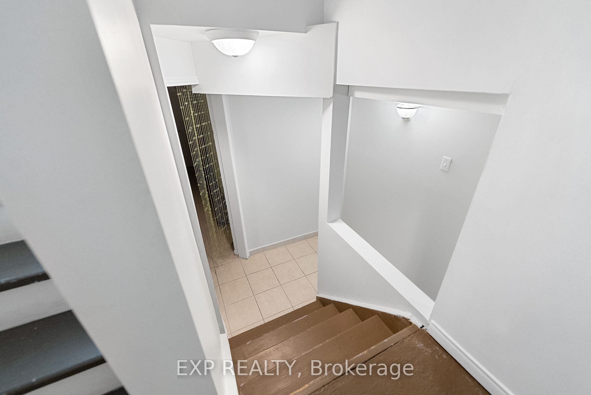 5620 Cortina Cres