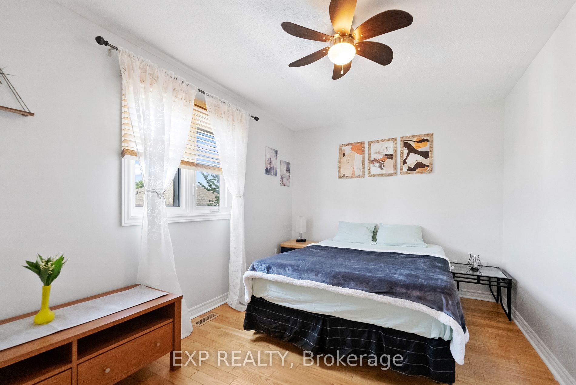 5620 Cortina Cres