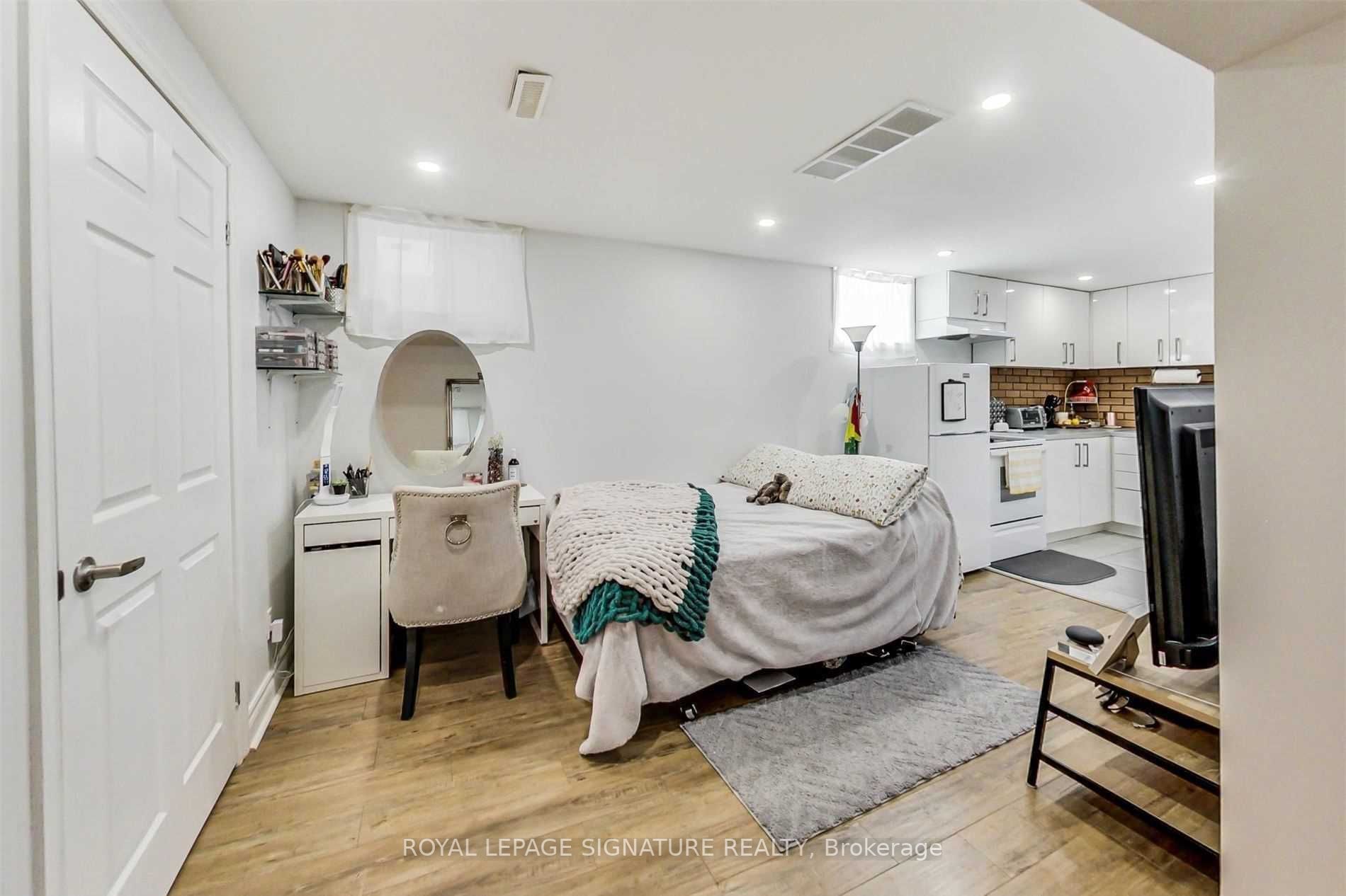 1162 Dovercourt Rd