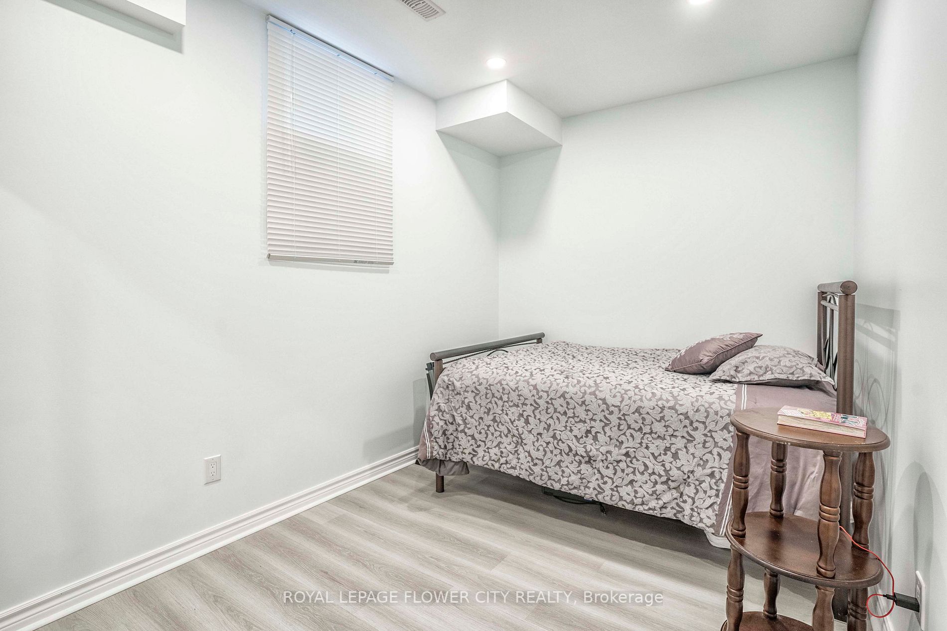 1284 Queens Plate Rd