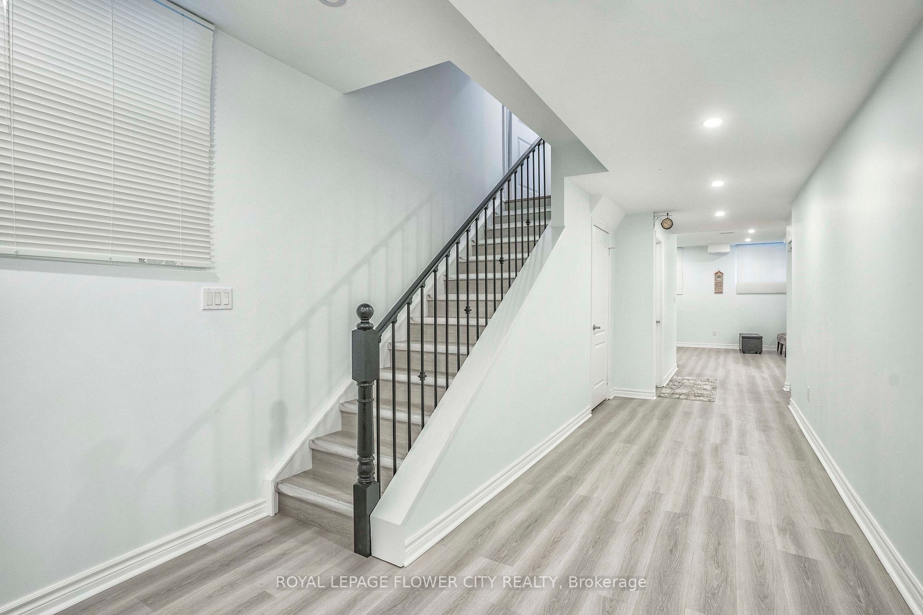 1284 Queens Plate Rd