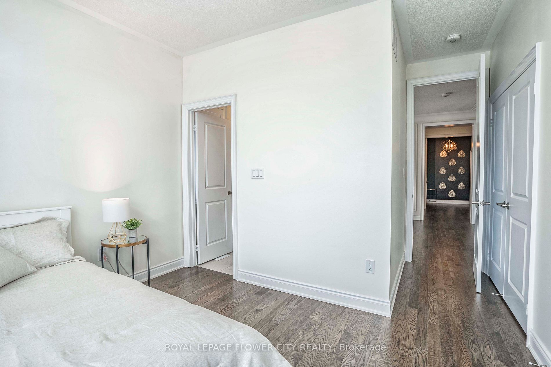 1284 Queens Plate Rd