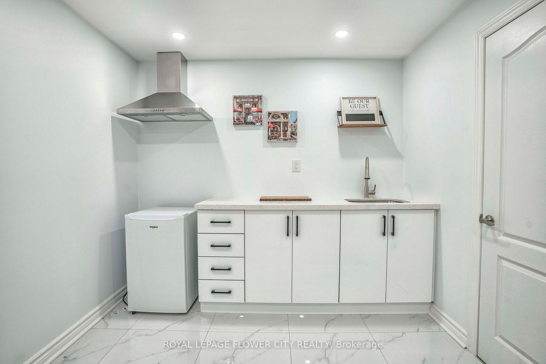 1284 Queens Plate Rd