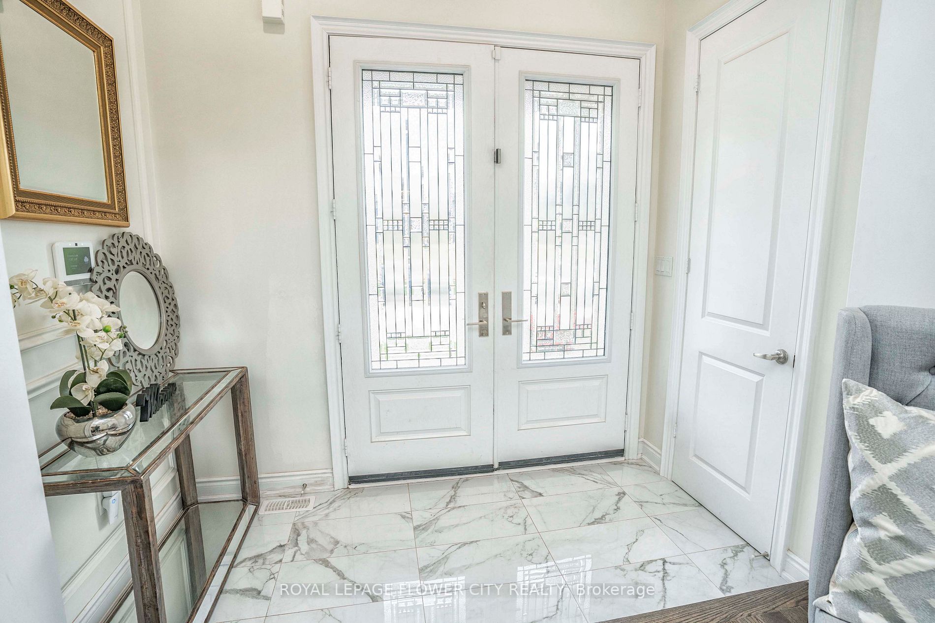 1284 Queens Plate Rd