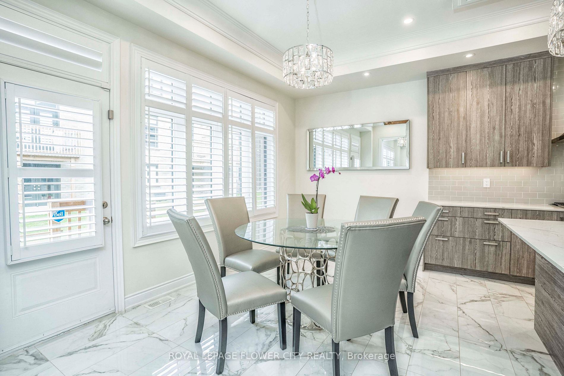 1284 Queens Plate Rd