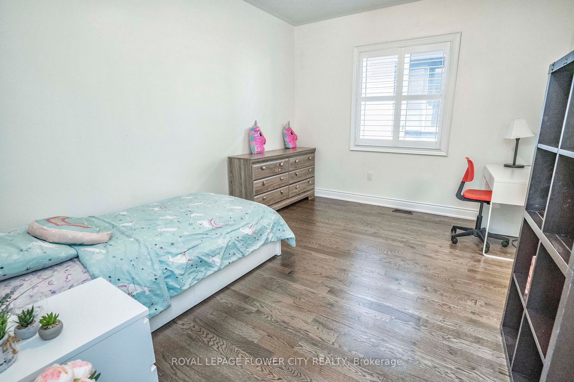 1284 Queens Plate Rd