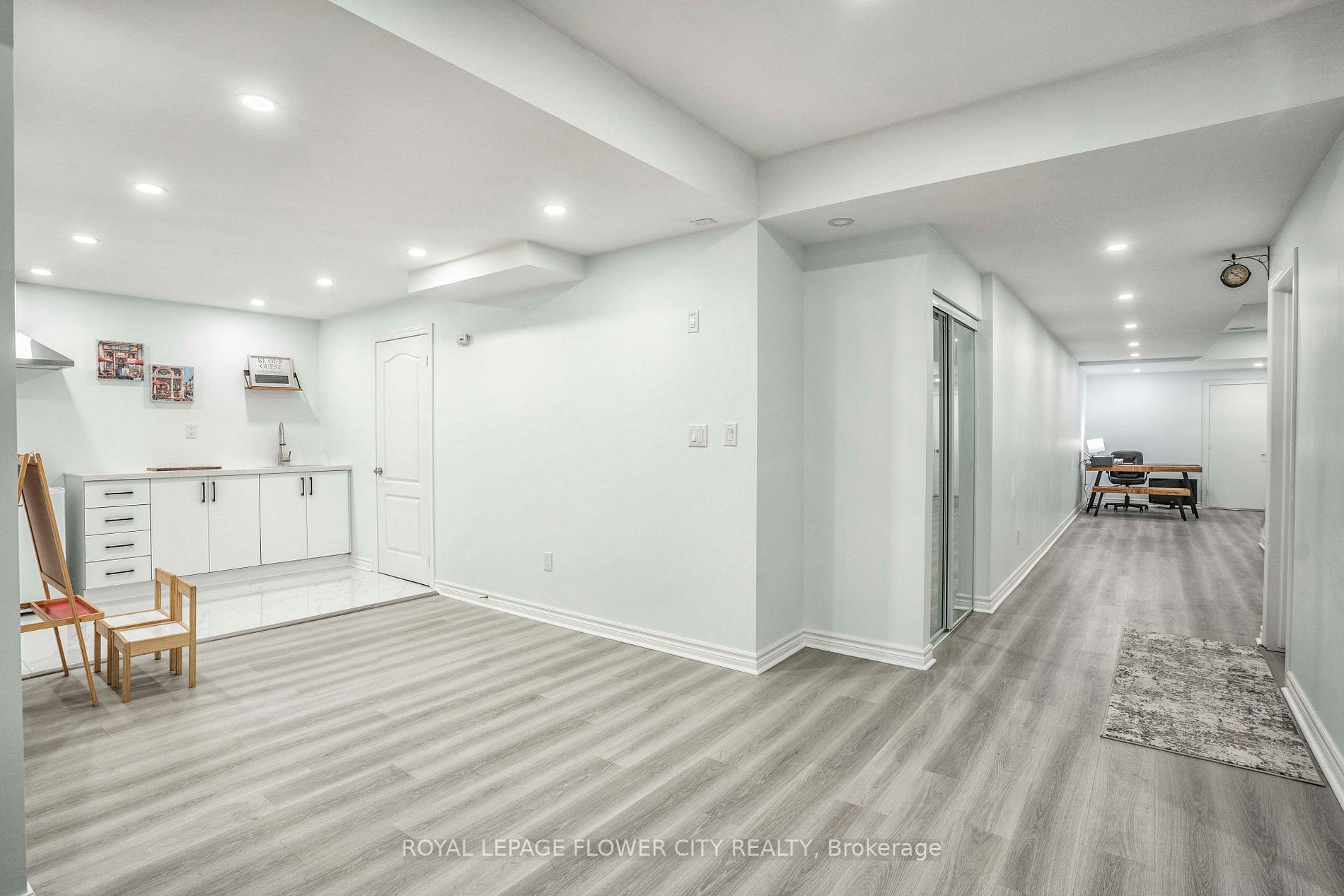 1284 Queens Plate Rd