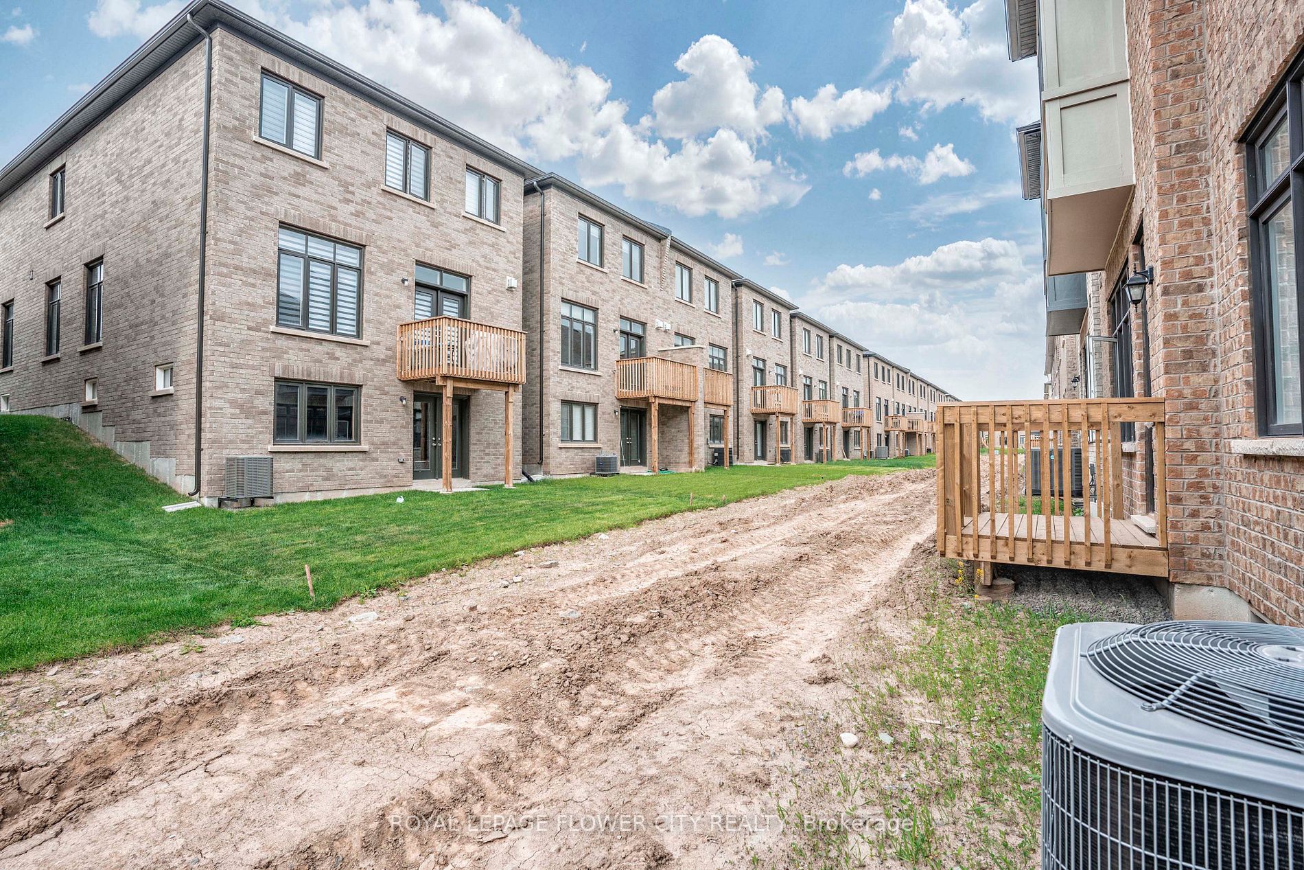 1284 Queens Plate Rd