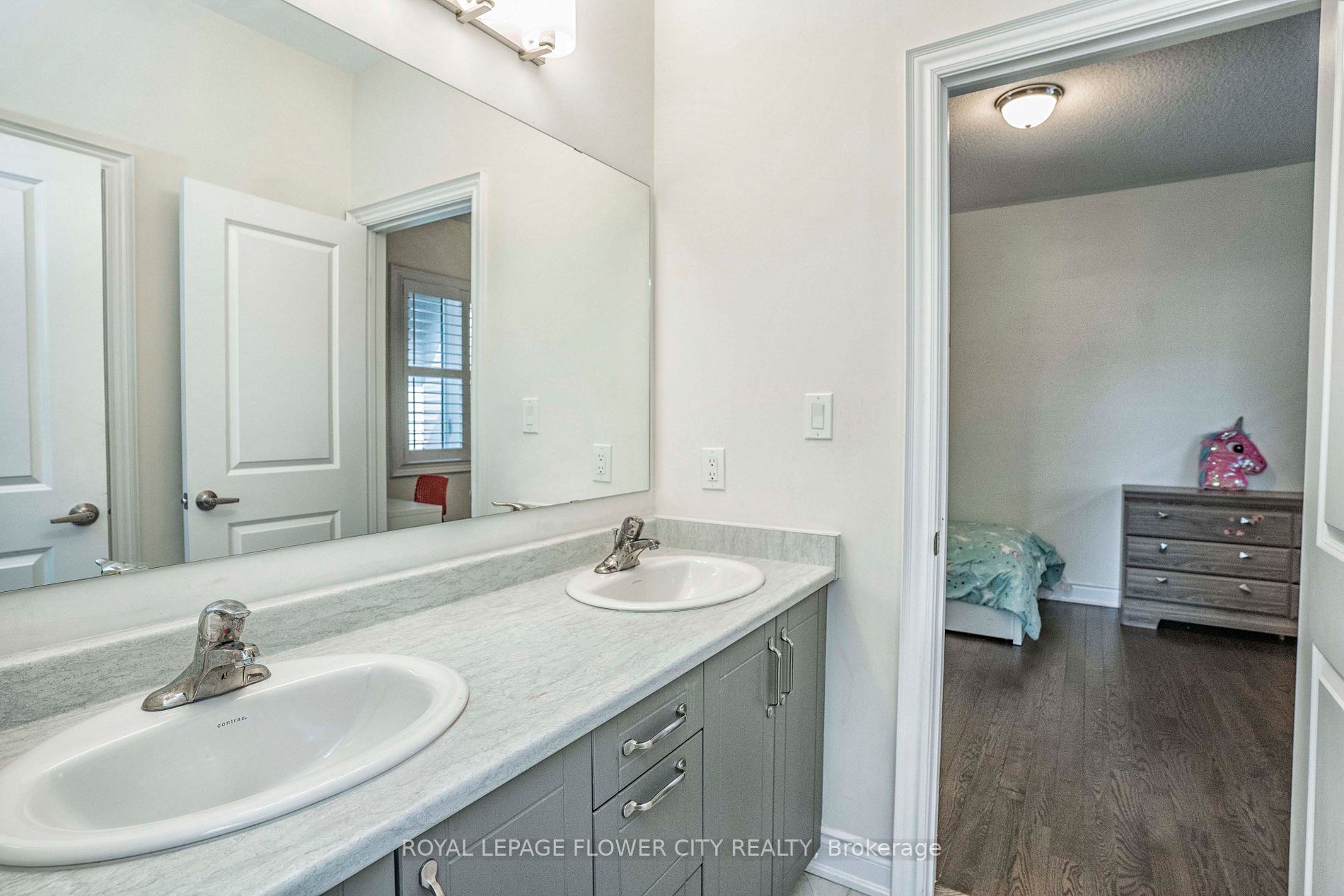 1284 Queens Plate Rd