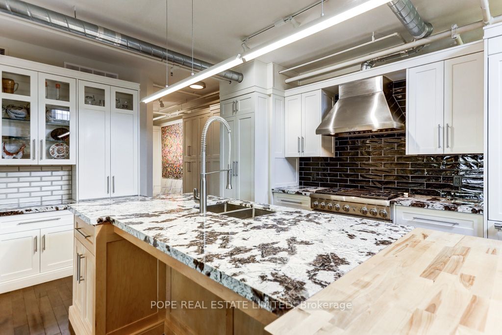 384 Sunnyside Ave, #202