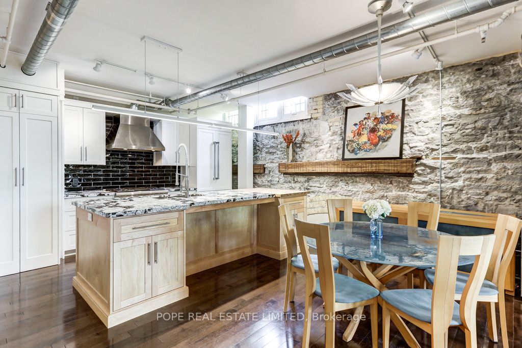 384 Sunnyside Ave, #202