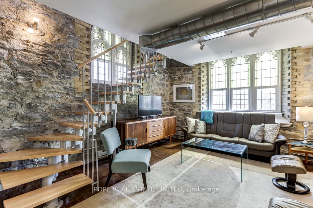 384 Sunnyside Ave, #202