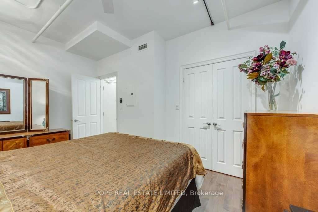 384 Sunnyside Ave, #202
