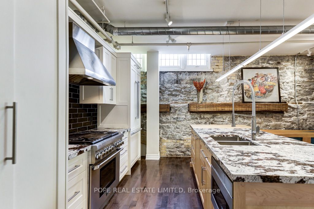 384 Sunnyside Ave, #202