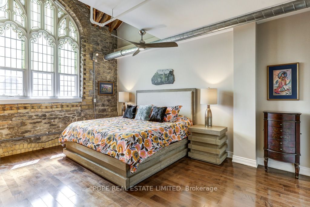 384 Sunnyside Ave, #202