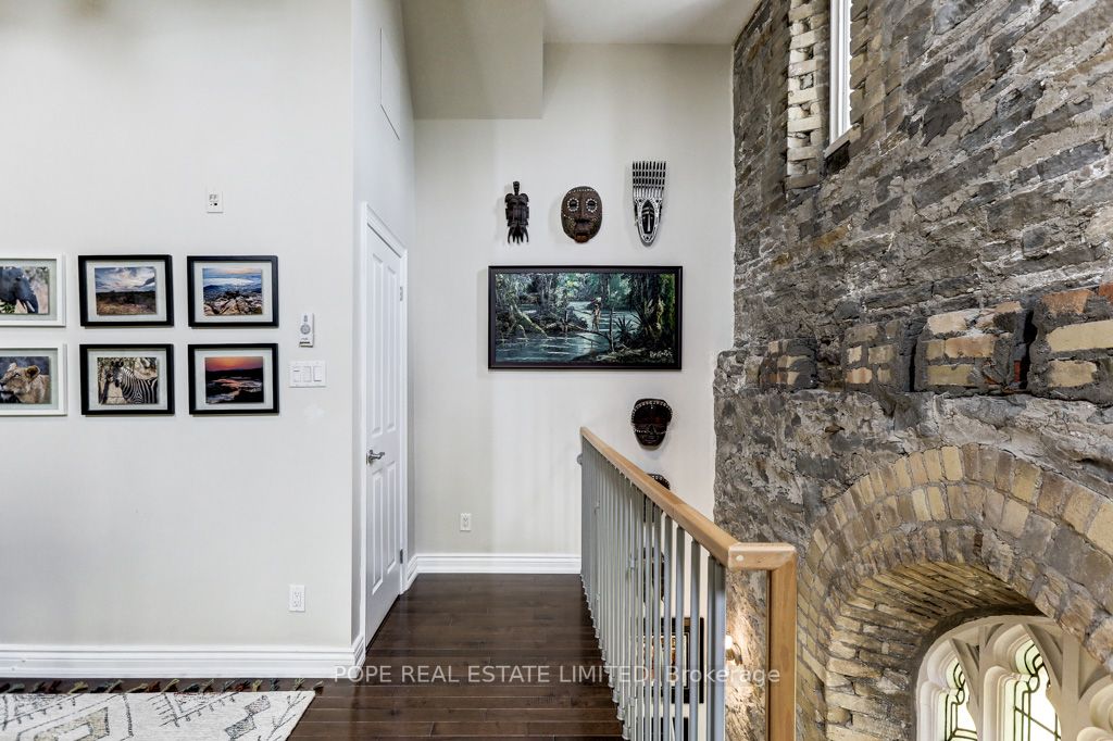 384 Sunnyside Ave, #202