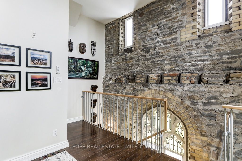 384 Sunnyside Ave, #202