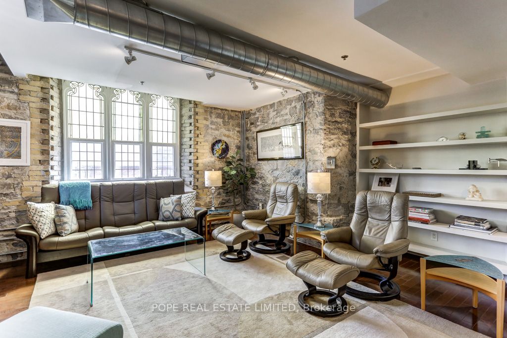384 Sunnyside Ave, #202