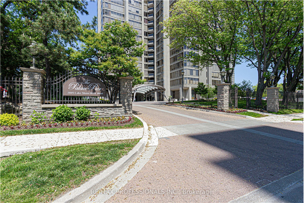 2045 Lake Shore Blvd W, Toronto