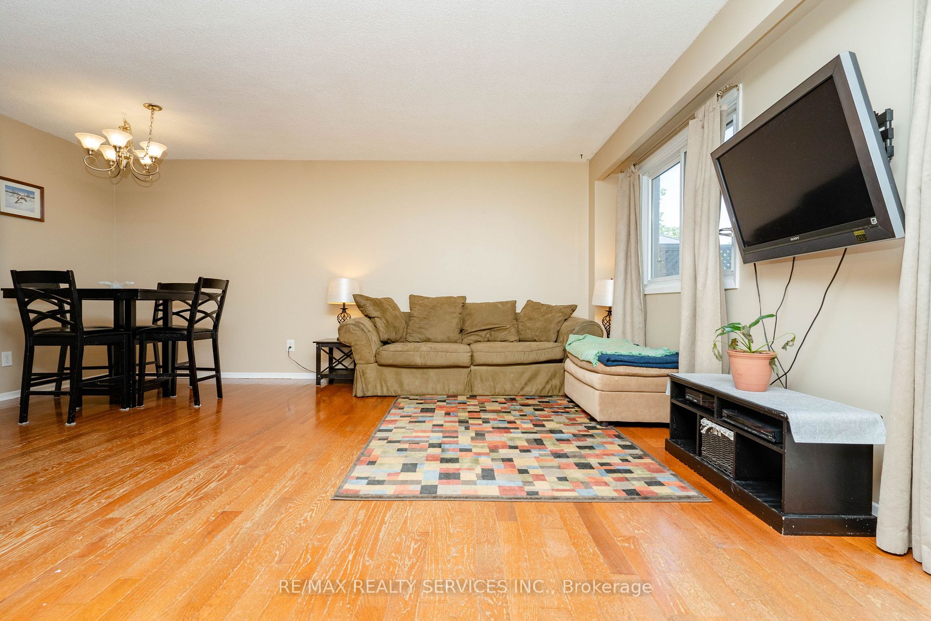 4 Traverston Crt