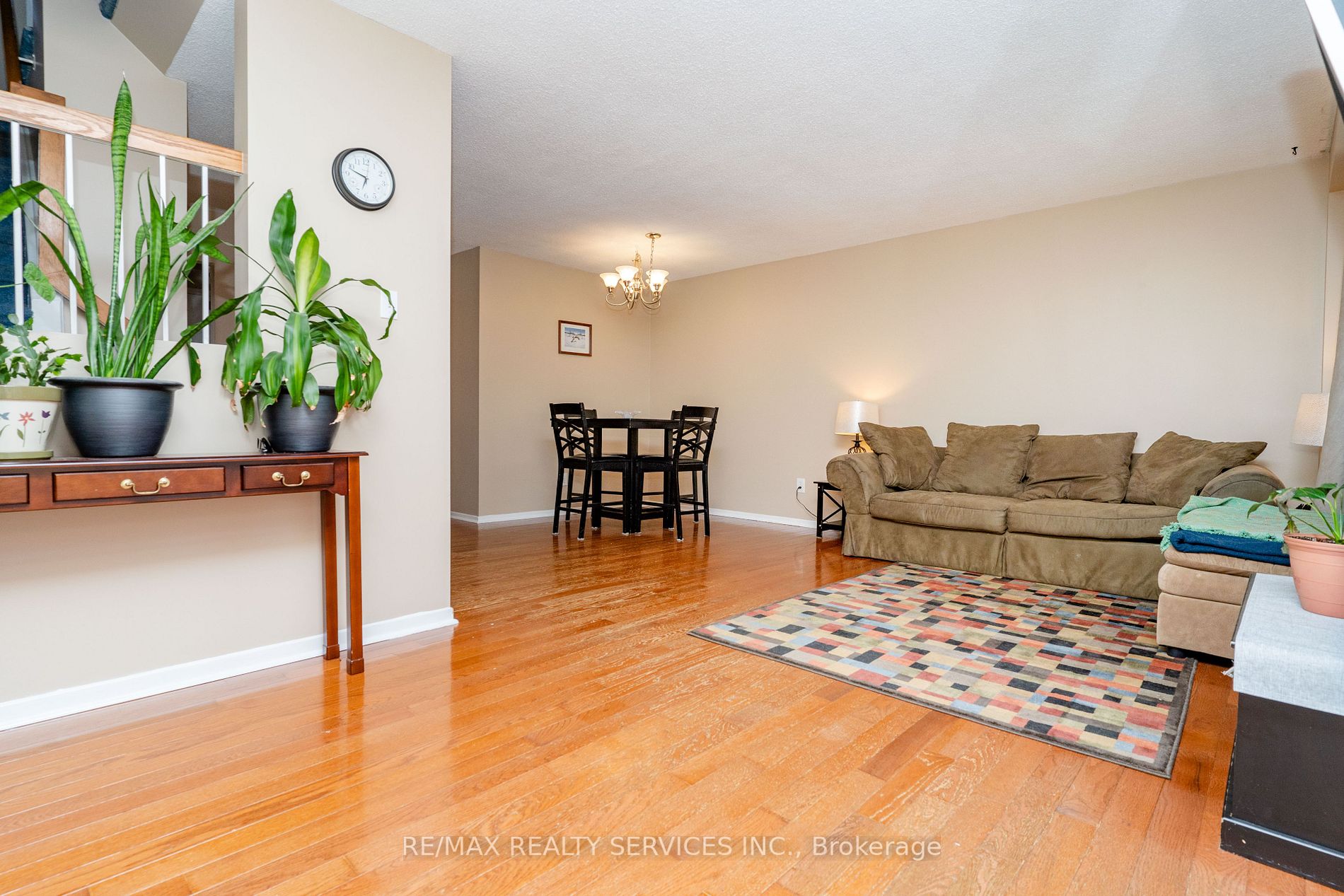 4 Traverston Crt