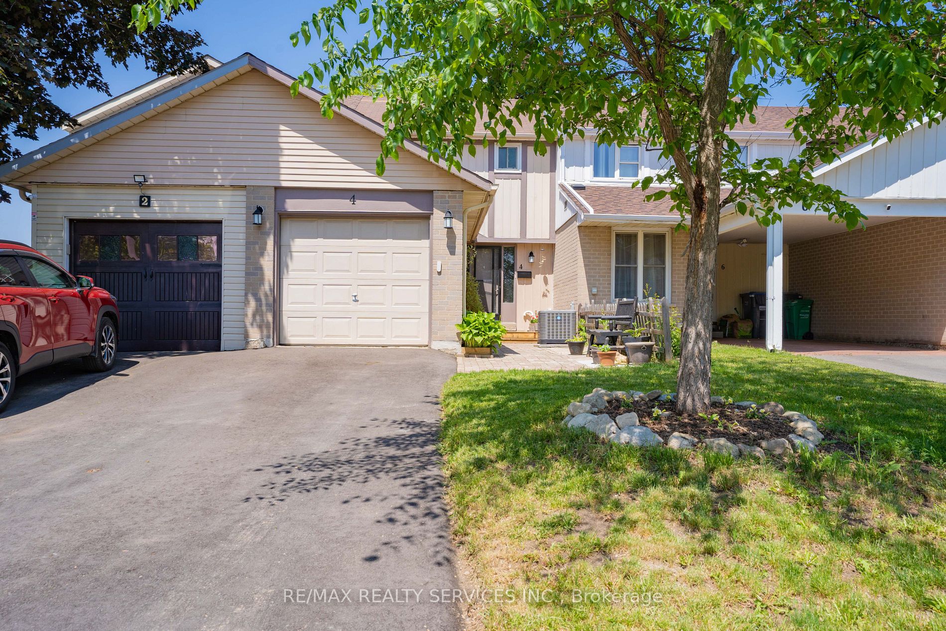 4 Traverston Crt