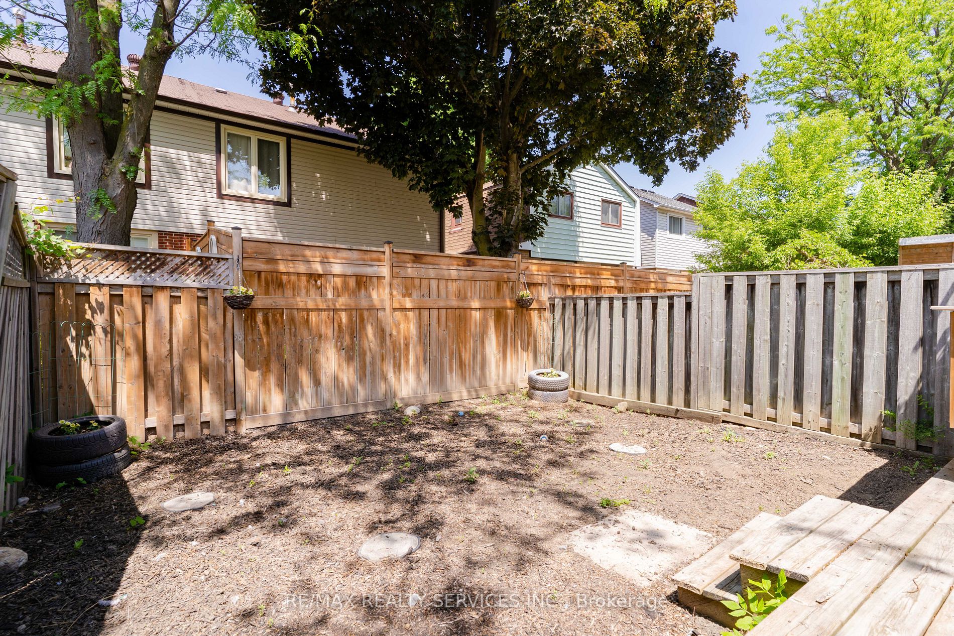 4 Traverston Crt
