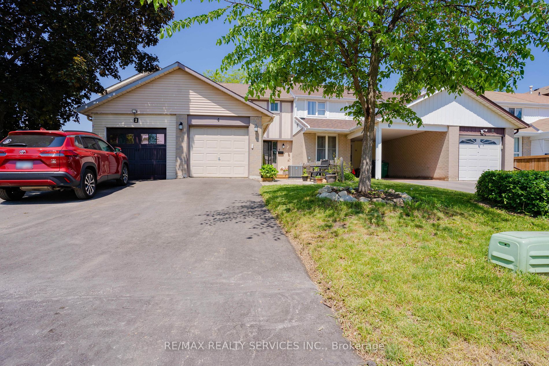 4 Traverston Crt