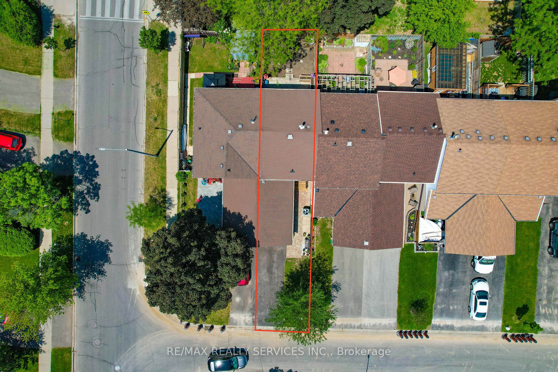 4 Traverston Crt