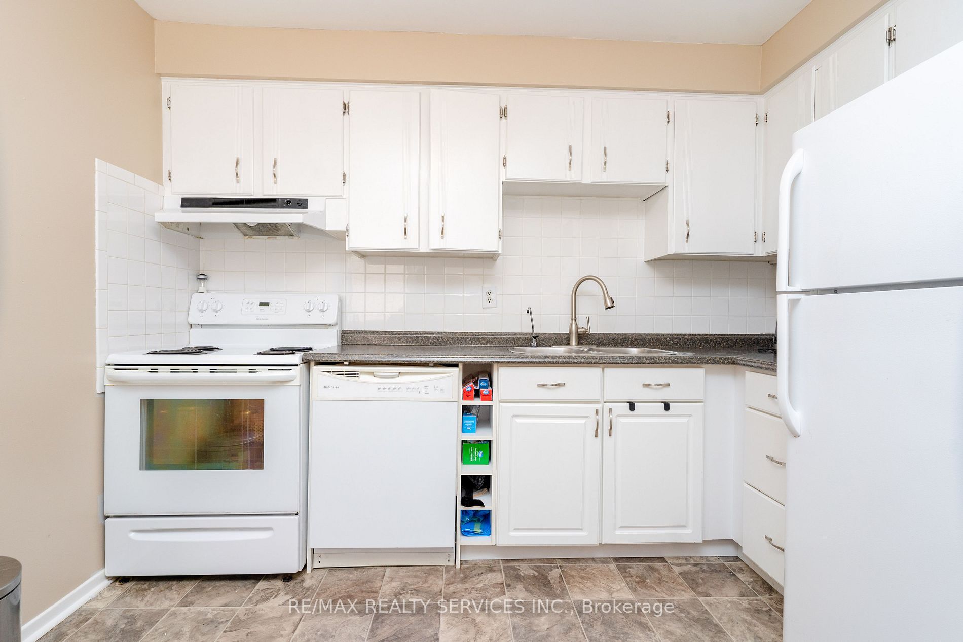 4 Traverston Crt