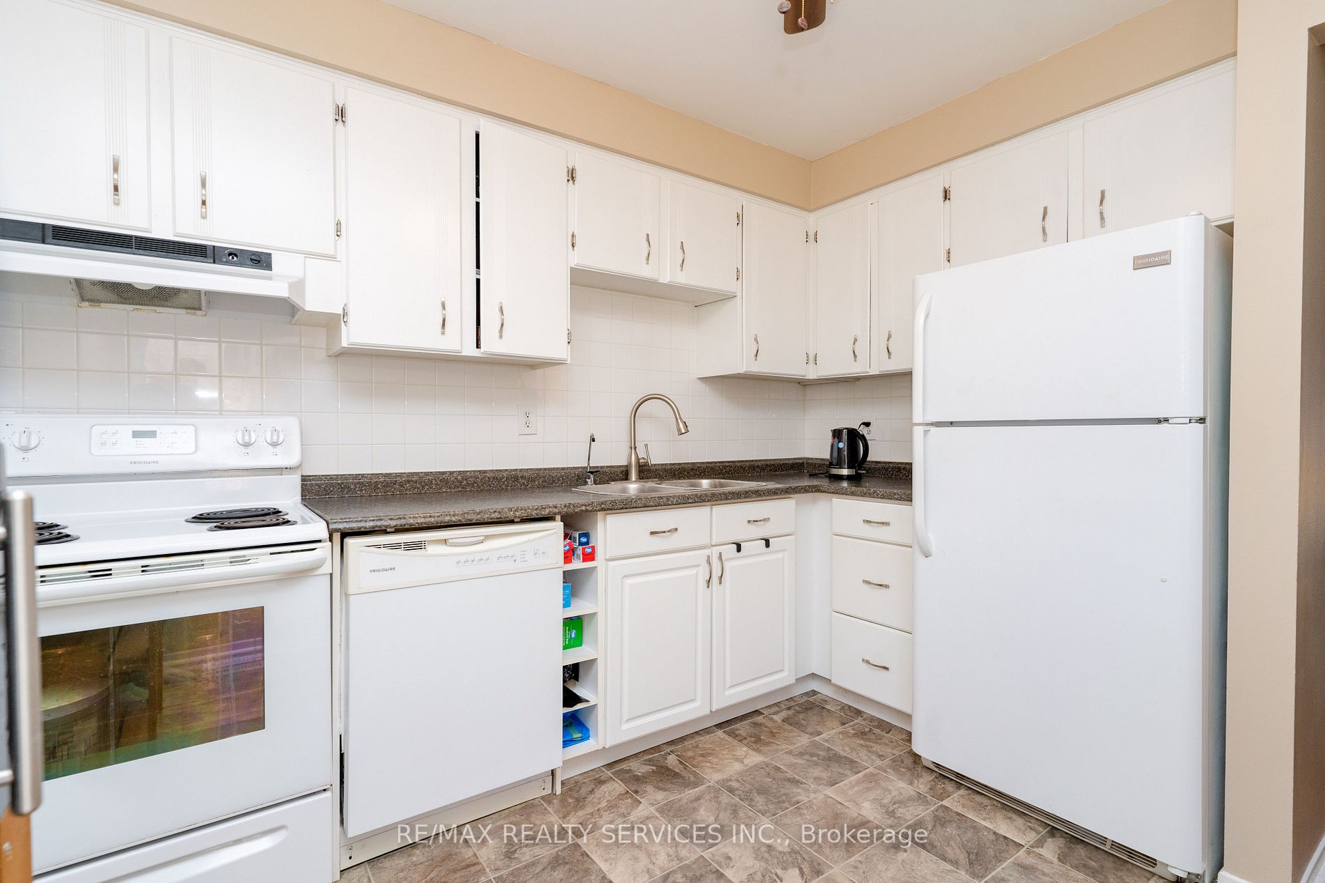 4 Traverston Crt