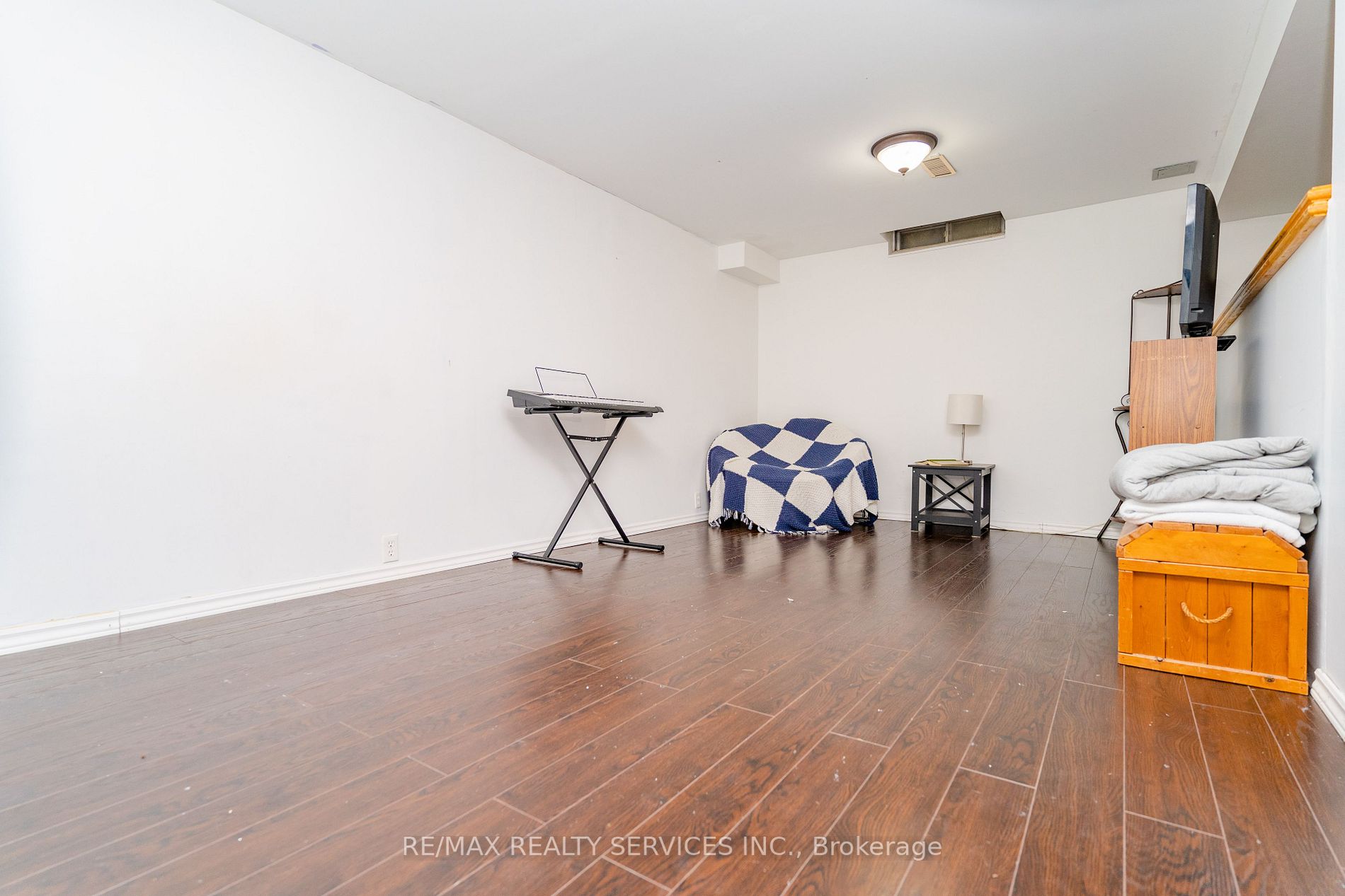 4 Traverston Crt